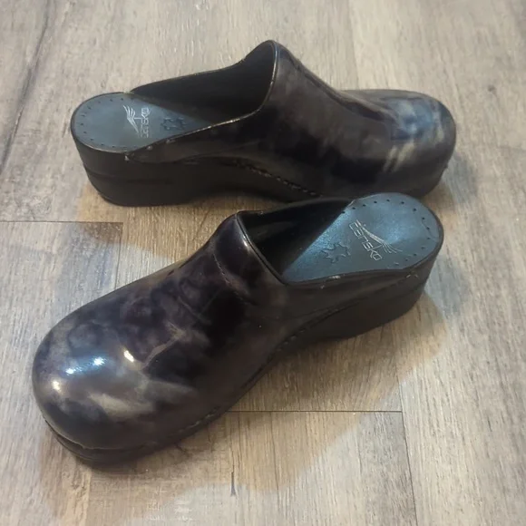 Dansko Clogs - Picture 4 of 8